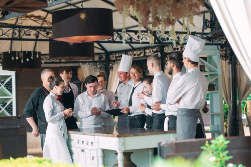 Restaurants can focus on growth by automating their phone calls.